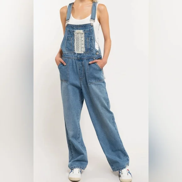 NWT!! POL, Chic Overalls with Embroidery Detail. Size M - Picture 1 of 12